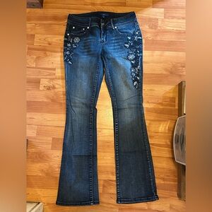 EUC APT 9 stretch bootcut embroidered jeans size 6